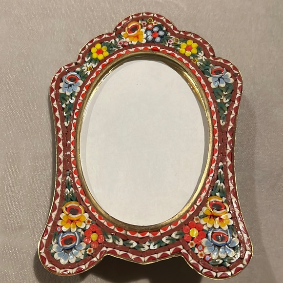 Vintage MICRO MOSAIC Italian Scalloped Easel Frame Floral with Oval Opening - Picture 13 of 15